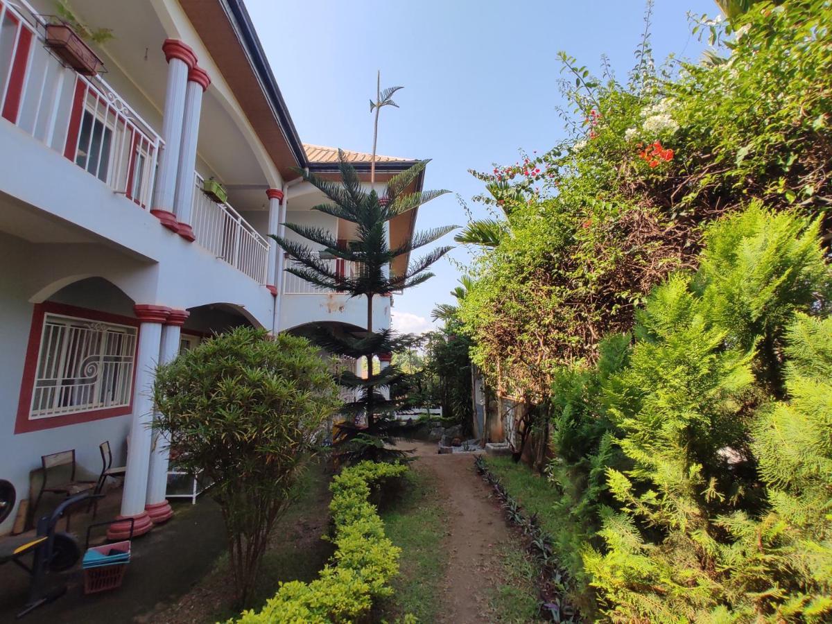 Residence Jardin Tropical Яунде Экстерьер фото