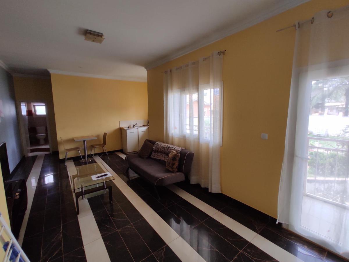 Residence Jardin Tropical Яунде Экстерьер фото