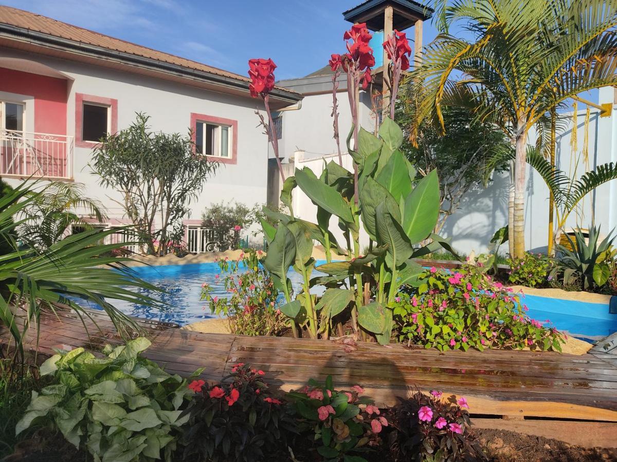 Residence Jardin Tropical Яунде Экстерьер фото