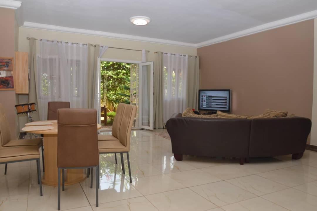 Residence Jardin Tropical Яунде Экстерьер фото