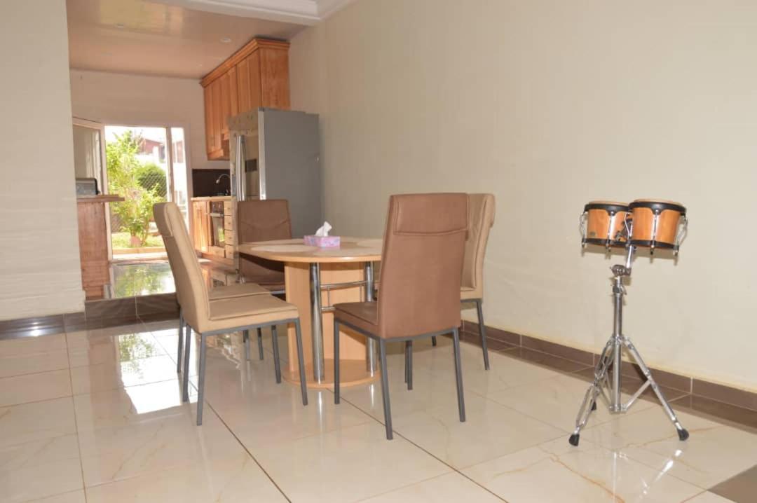 Residence Jardin Tropical Яунде Экстерьер фото
