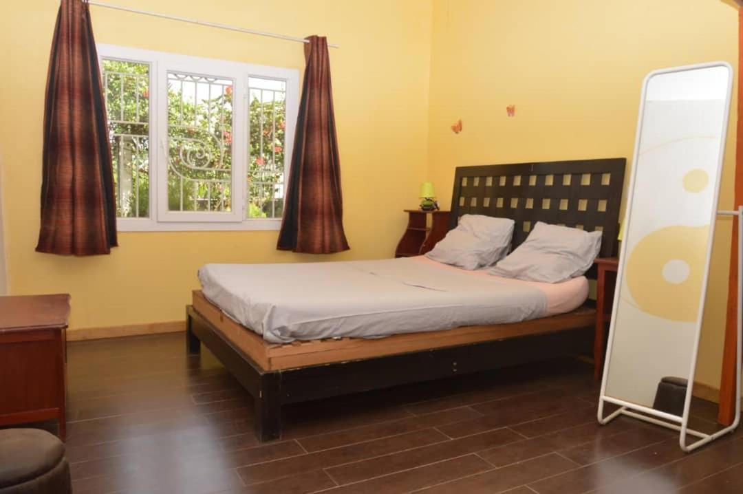 Residence Jardin Tropical Яунде Экстерьер фото